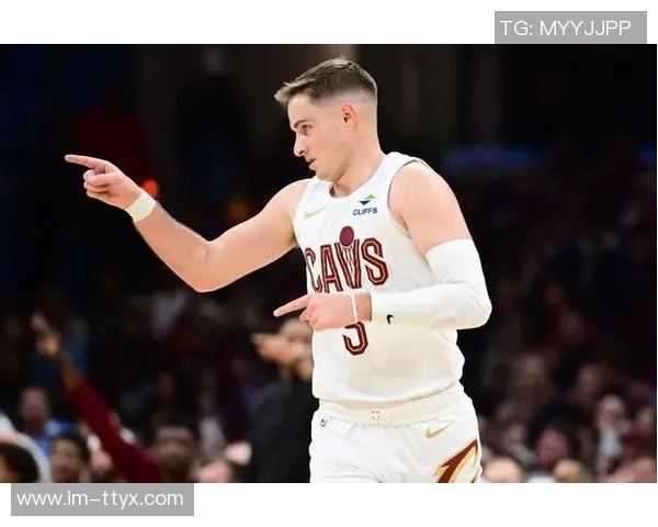 梅里尔半场表现出色三分球命中率高达60贡献10分2篮板1助攻